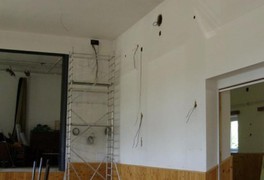 Rekonstrukce elektroinstalace Kulturního domu v Pusté Kamenici na fotografiích - foto č. 1