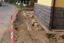 Chodník před ZŠ a MŠ je již hotov - foto č. 8