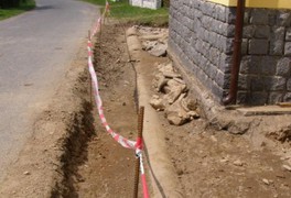 Chodník před ZŠ a MŠ je již hotov - foto č. 9