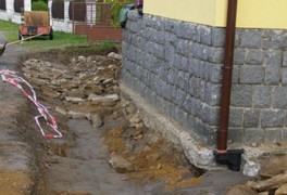 Chodník před ZŠ a MŠ je již hotov - foto č. 13