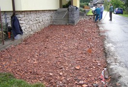 Chodník před ZŠ a MŠ je již hotov - foto č. 20