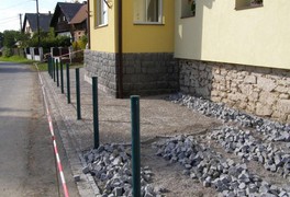 Chodník před ZŠ a MŠ je již hotov - foto č. 28