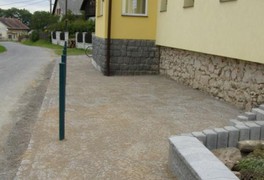 Chodník před ZŠ a MŠ je již hotov - foto č. 31