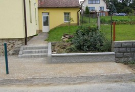 Chodník před ZŠ a MŠ je již hotov - foto č. 32