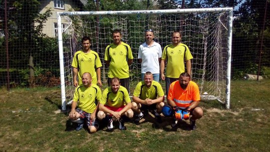 Pouťový fotbal - ženatí : svobodní 7:4