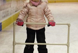 Vánoční veřejné bruslení a přátelský zápas pustokamenických hokejistů - foto č. 6