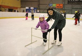 Vánoční veřejné bruslení a přátelský zápas pustokamenických hokejistů - foto č. 12