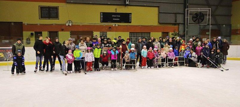 Vánoční veřejné bruslení a přátelský zápas pustokamenických hokejistů