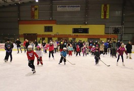 Vánoční veřejné bruslení a přátelský zápas pustokamenických hokejistů - foto č. 3