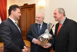 Vítězové soutěže Vesnice roku 2018 byli přijati u předsedy Poslanecké sněmovny PČR Radka Vondráčka - foto č. 20