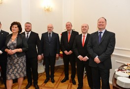 Vítězové soutěže Vesnice roku 2018 byli přijati u předsedy Poslanecké sněmovny PČR Radka Vondráčka - foto č. 24