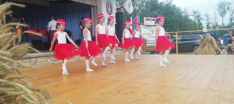 Vystoupení mažoretek Hvězdiček na oslavách v Trstěnici