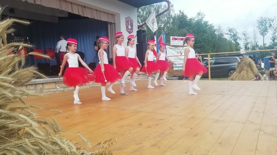 Vystoupení mažoretek Hvězdiček na oslavách v Trstěnici