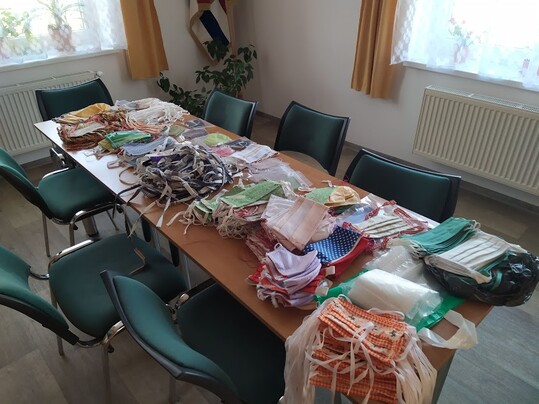 Roušky je možno vyzvednout na obecním úřadě