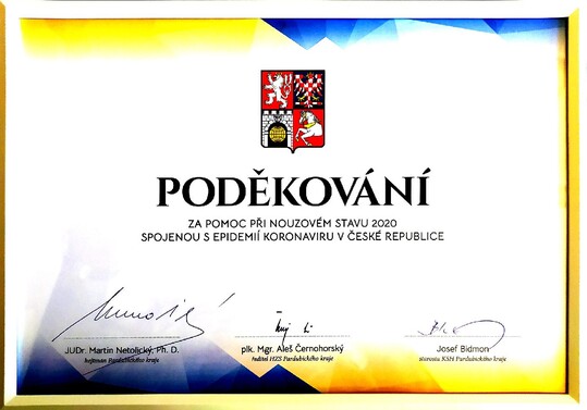 Předání pamětní stuhy, poděkování za pomoc při mimořádné události a společné posezení
