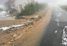 Pustou Kamenicí se prohnalo krupobití - foto č. 41