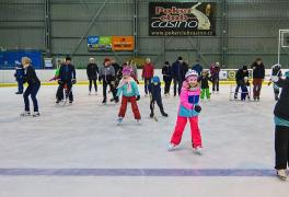 Vánoční veřejné bruslení TJ Pustá Kamenice - foto č. 7