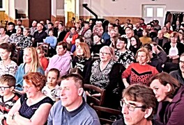 Divadelní představení spolku DU:HA - Taková normální rodinka - foto č. 19