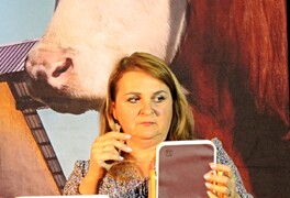 Divadelní představení spolku DU:HA – Bezkontaktní ženy - foto č. 9