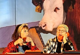 Divadelní představení spolku DU:HA – Bezkontaktní ženy - foto č. 15