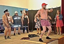 Divadelní představení spolku DU:HA – Bezkontaktní ženy - foto č. 43