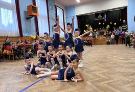 Mažoretky začátečnice na karnevale v Krouně - foto č. 1