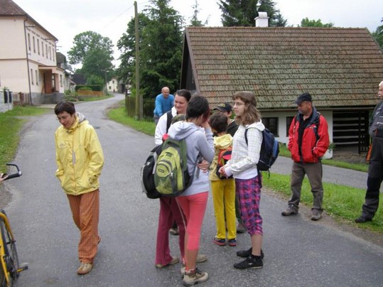 Turistický výlet pro rodiče s dětmi - Březiny 2011