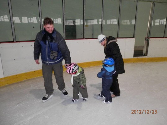 Vánoční bruslení pro všechny 2012