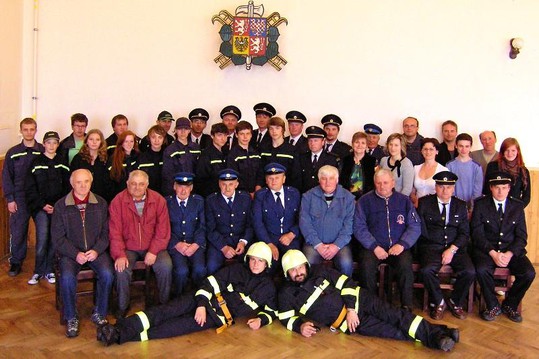 Fotografování členů SDH ke 120. výročí založení SDH v Pusté Kamenici