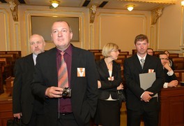 Slavnostní udělení znaku a vlajky obci Pustá Kamenice v POSLANECKÉ SNĚMOVNĚ Parlamentu ČR - foto č. 18